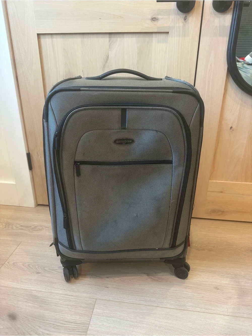 Samsonite Gray Softside Spinner Checked-Bag